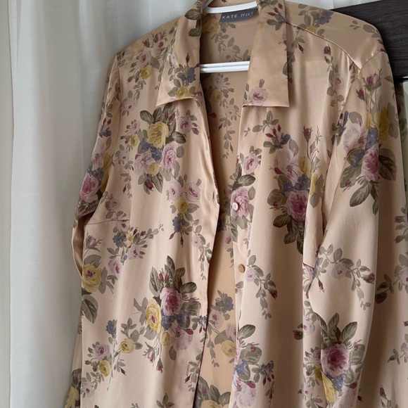 Gorgeous 100% silk tan floral button up shirt - Picture 8 of 11